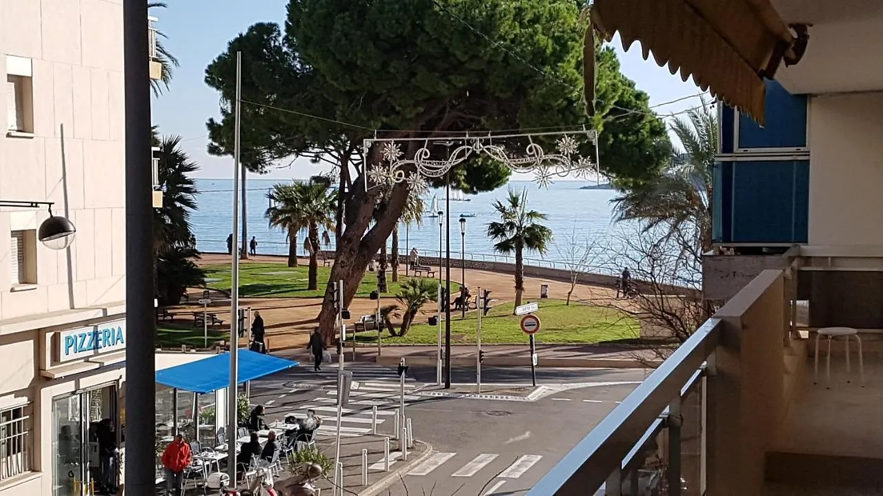One-Bedroom Apartment Near The Beach And The Old Town Antibes